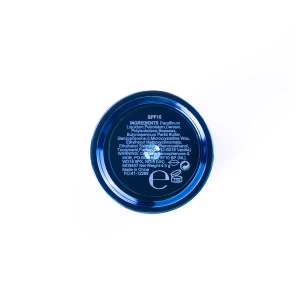 Lola kaitsev huulepulk - hõbedane