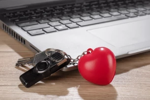 LOVE stressivastane võtmehoidja - punane