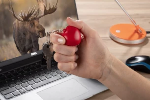 LOVE stressivastane võtmehoidja - punane